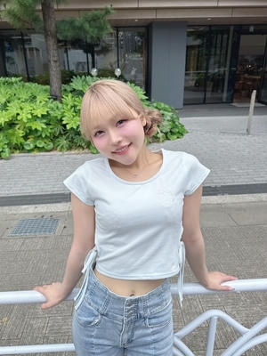 サイドカットリボンTシャツ